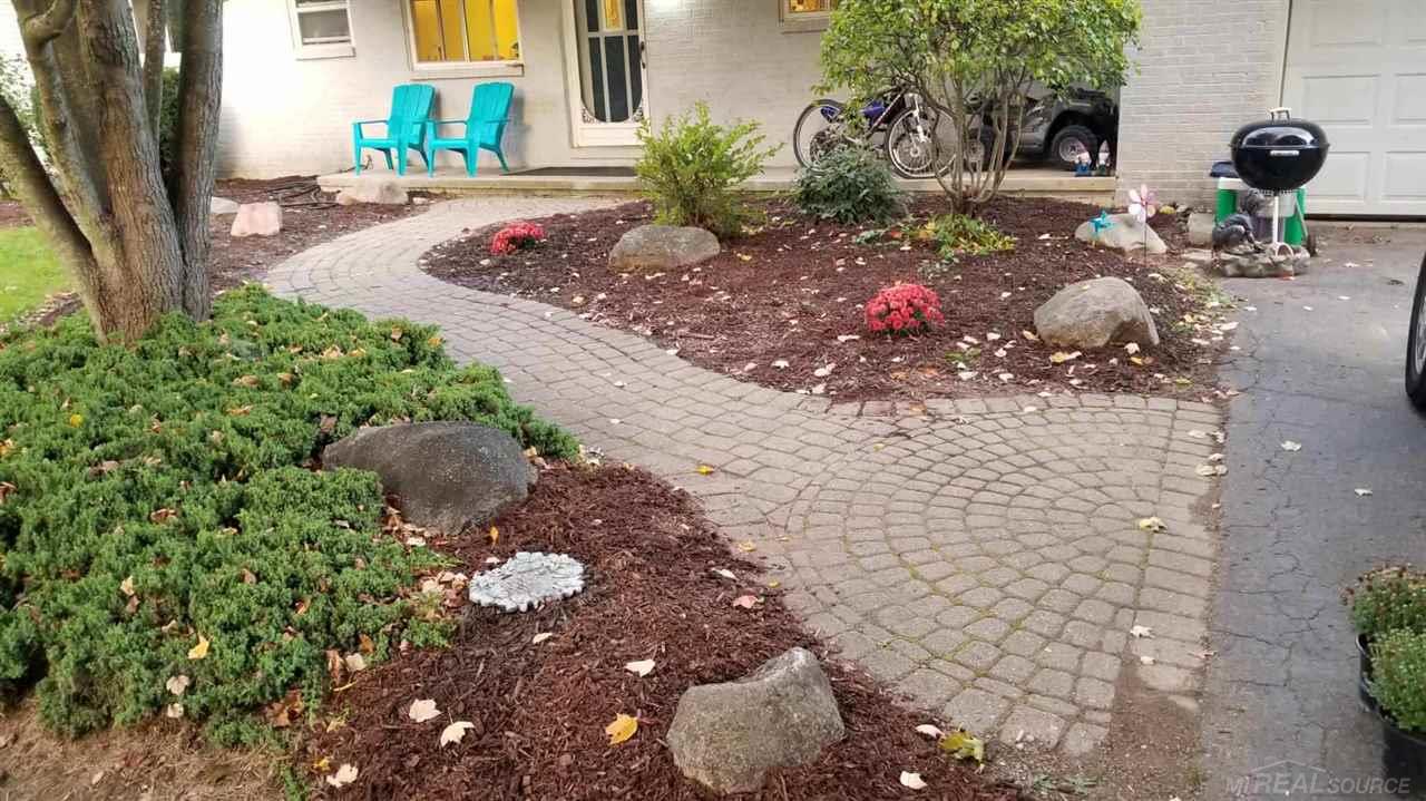 3905 Rohr Road Lake Orion, MI 48359 - Photo 3 of 25 Front Walkway