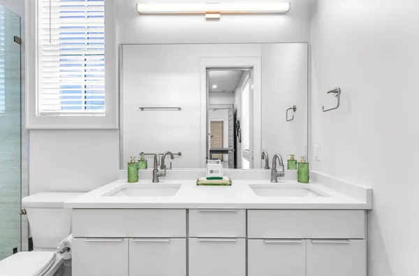 $3,949,000 | 424 East Gorrie Drive, St. George Island, FL 32328