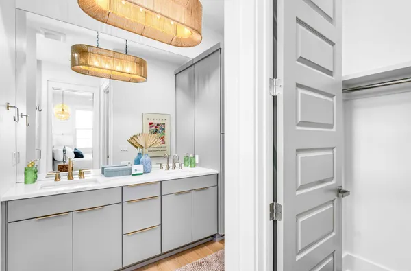 $3,949,000 | 424 East Gorrie Drive, St. George Island, FL 32328