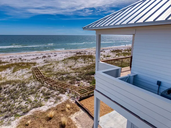 $3,949,000 | 424 East Gorrie Drive, St. George Island, FL 32328