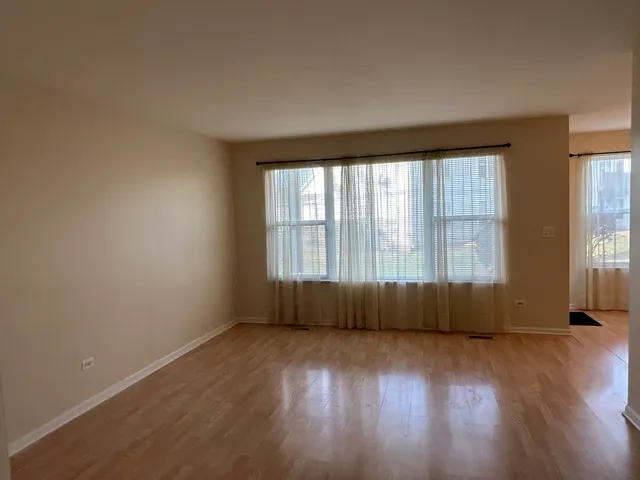 $1,700 | 1020 Chaucer Court, Unit A, Elgin, IL 60120