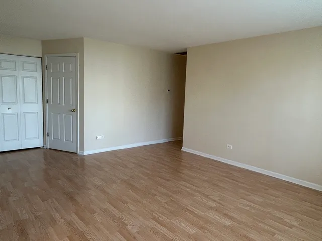 $1,700 | 1020 Chaucer Court, Unit A, Elgin, IL 60120