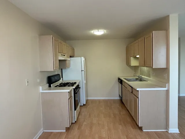 $1,700 | 1020 Chaucer Court, Unit A, Elgin, IL 60120