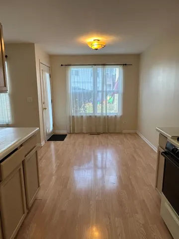 $1,700 | 1020 Chaucer Court, Unit A, Elgin, IL 60120