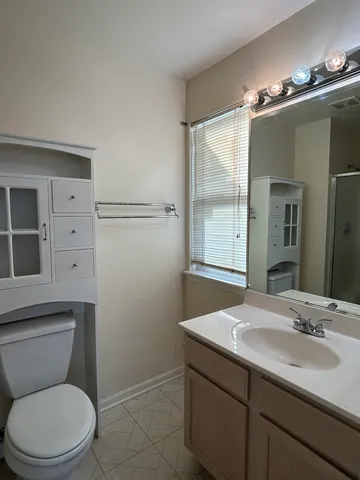 $1,700 | 1020 Chaucer Court, Unit A, Elgin, IL 60120