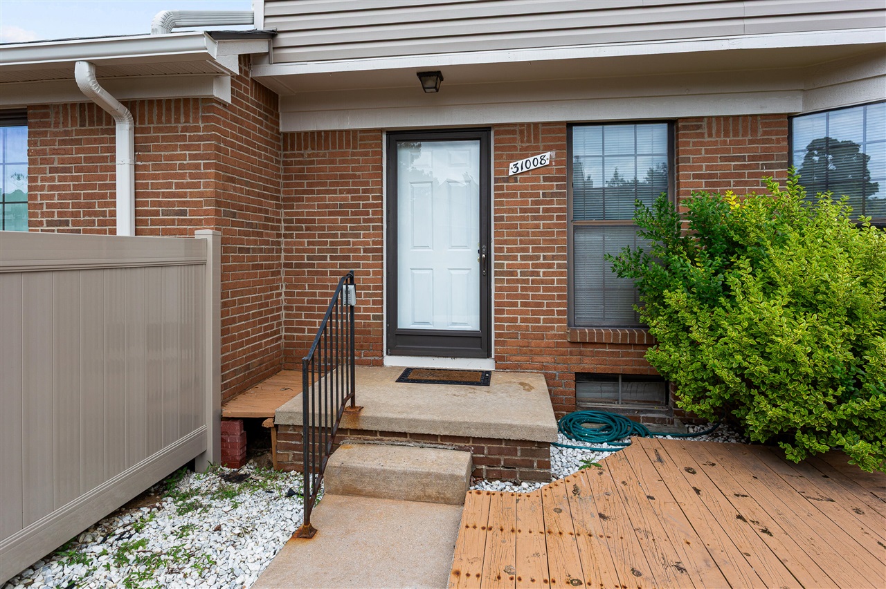 31008 Country Bluff Farmington, MI 48331 - Photo 5 of 39
