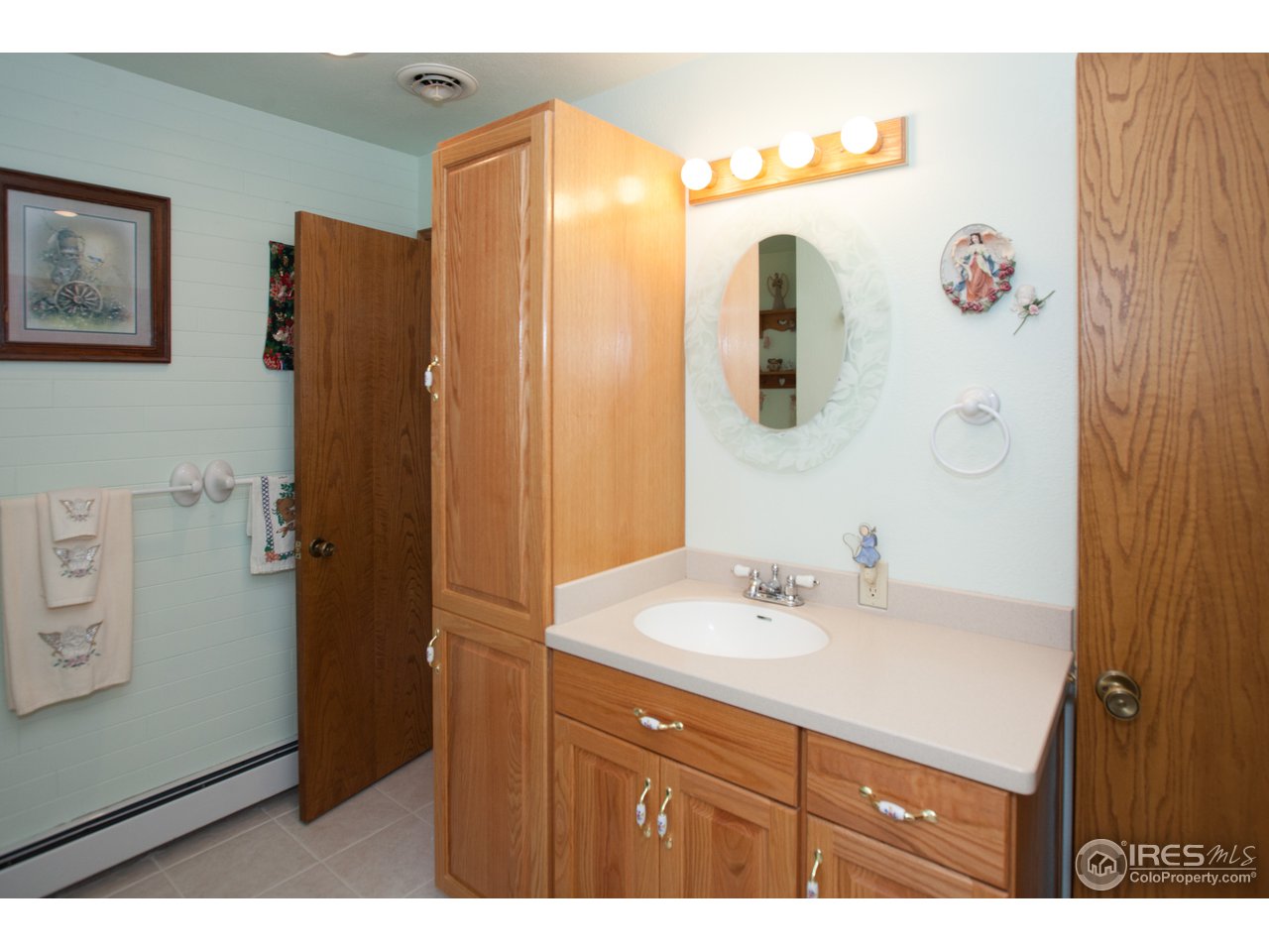 628 Kiwi Road Sterling, CO 80751 - Photo 21 of 35 Main Bathroom