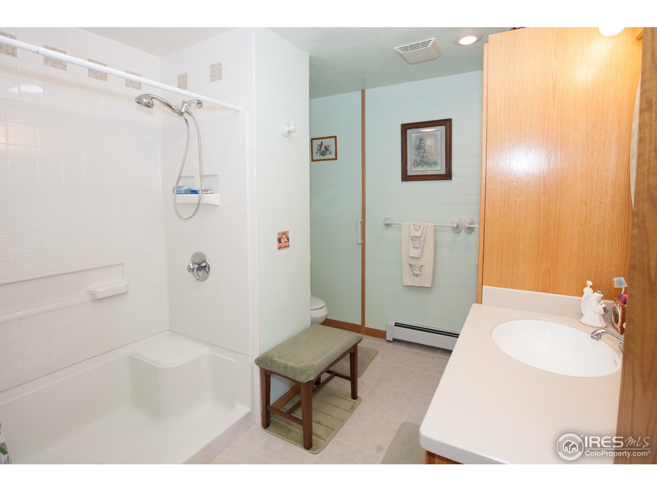 628 Kiwi Road Sterling, CO 80751 - Photo 22 of 35 Main Bathroom