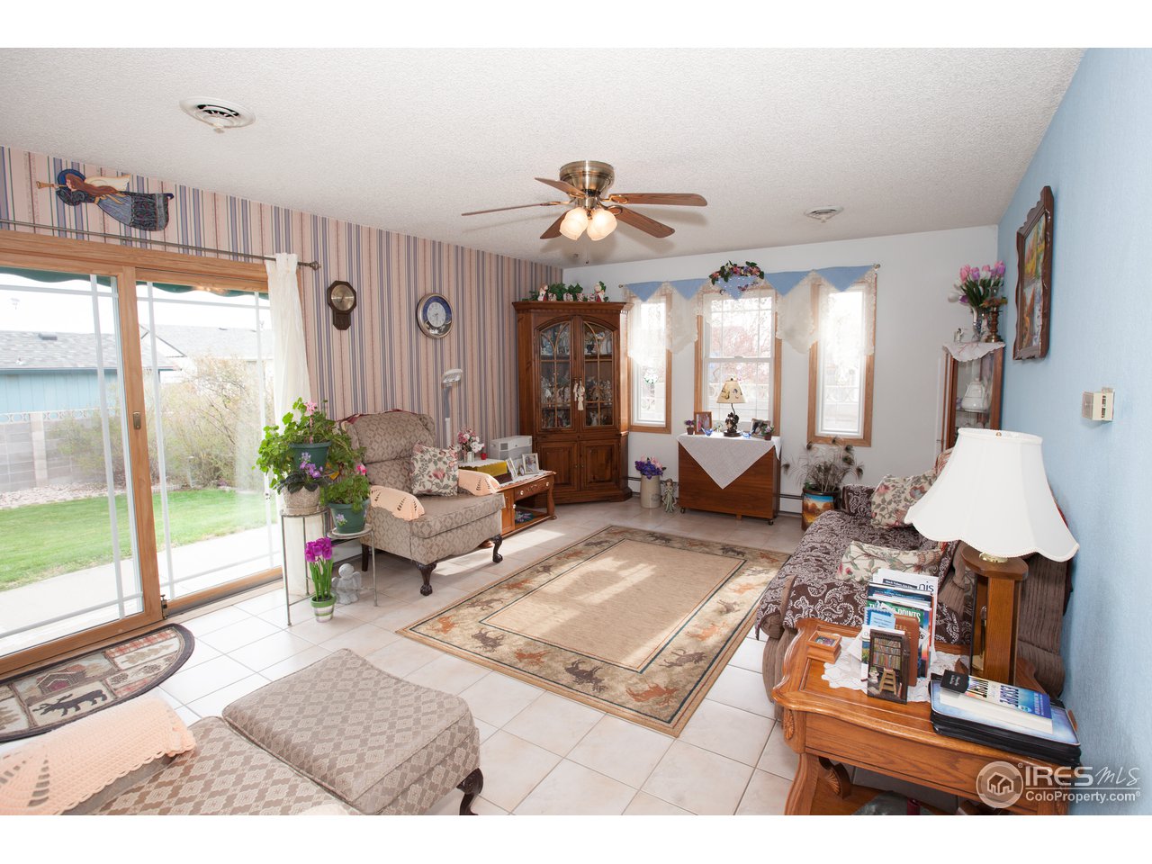 628 Kiwi Road Sterling, CO 80751 - Photo 5 of 35 Living room