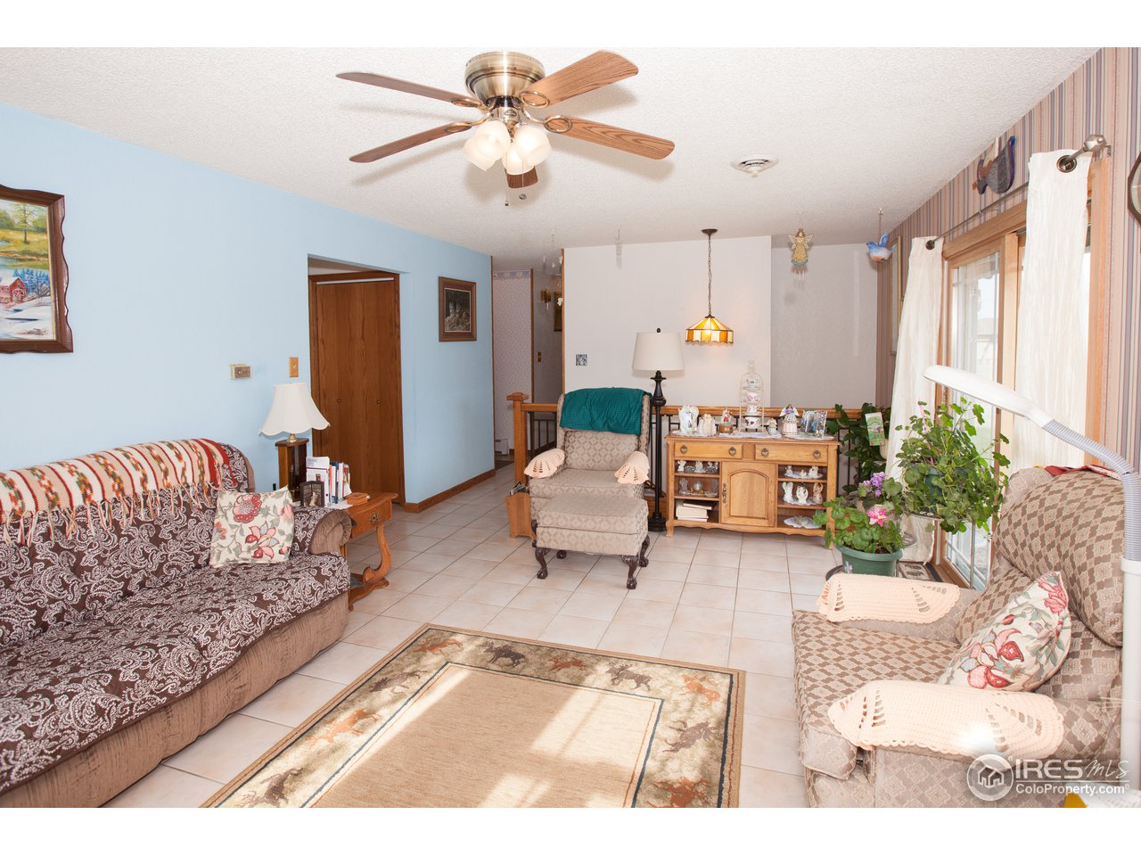 628 Kiwi Road Sterling, CO 80751 - Photo 7 of 35 Living room
