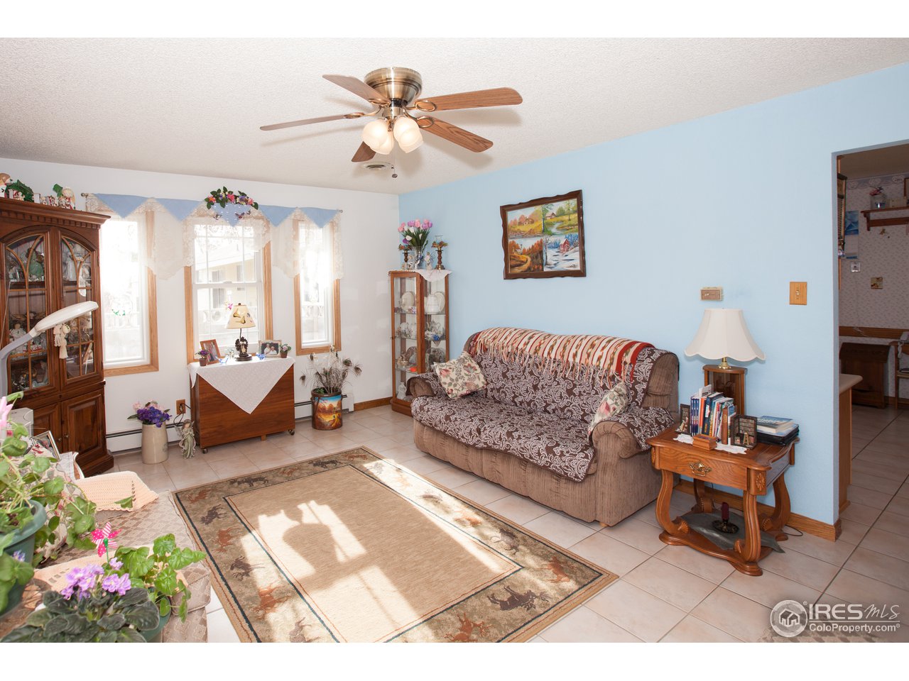 628 Kiwi Road Sterling, CO 80751 - Photo 8 of 35 Living room