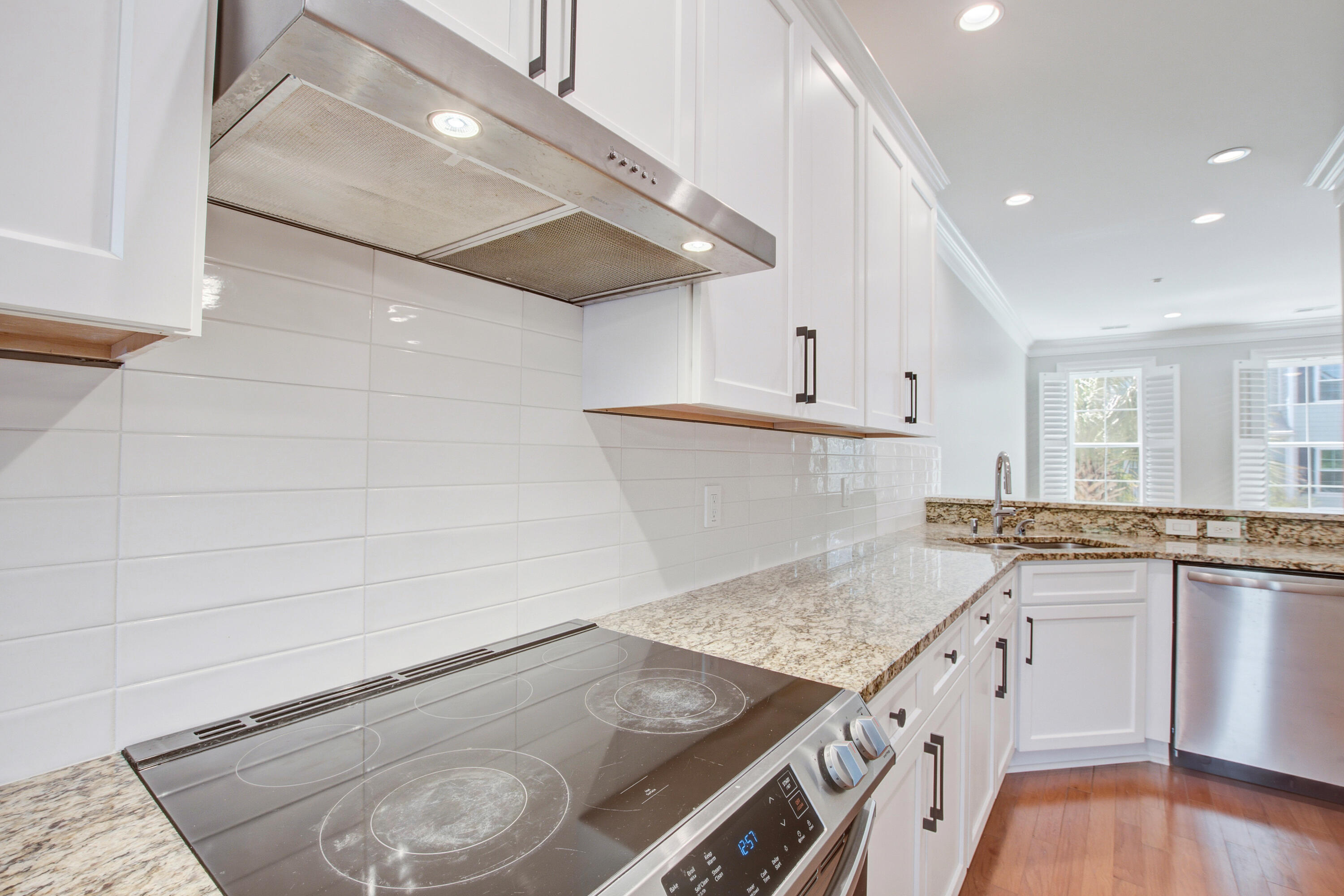 656 Coleman Boulevard, Unit 404 Mount Pleasant, SC 29464 - Photo 15 of 38 656 Coleman (17)