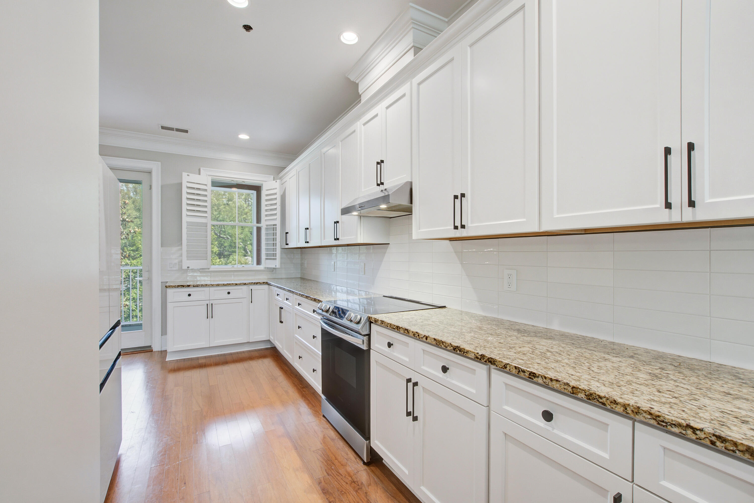 656 Coleman Boulevard, Unit 404 Mount Pleasant, SC 29464 - Photo 17 of 38 656 Coleman (19)