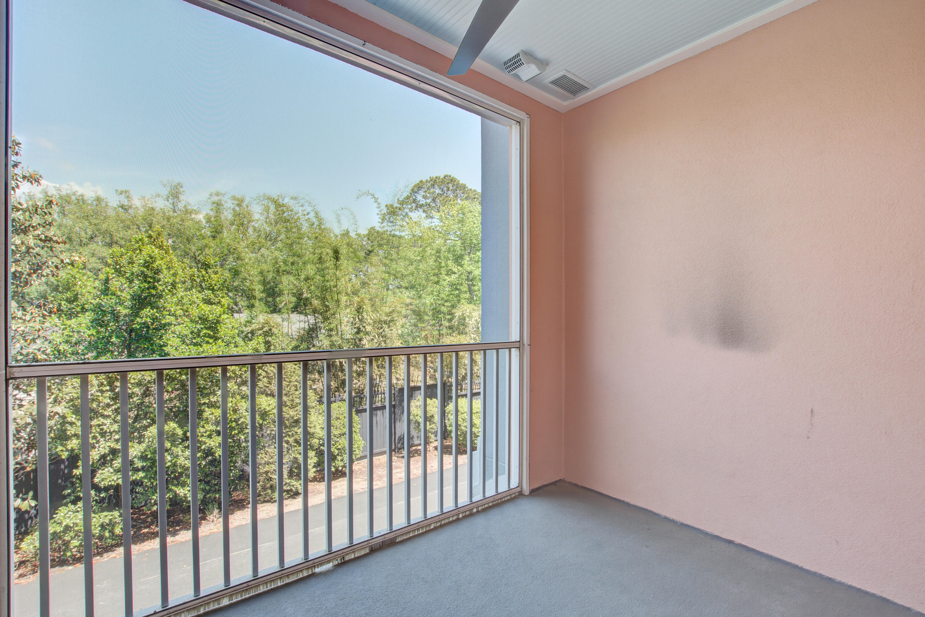 656 Coleman Boulevard, Unit 404 Mount Pleasant, SC 29464 - Photo 18 of 38 656 Coleman (20)