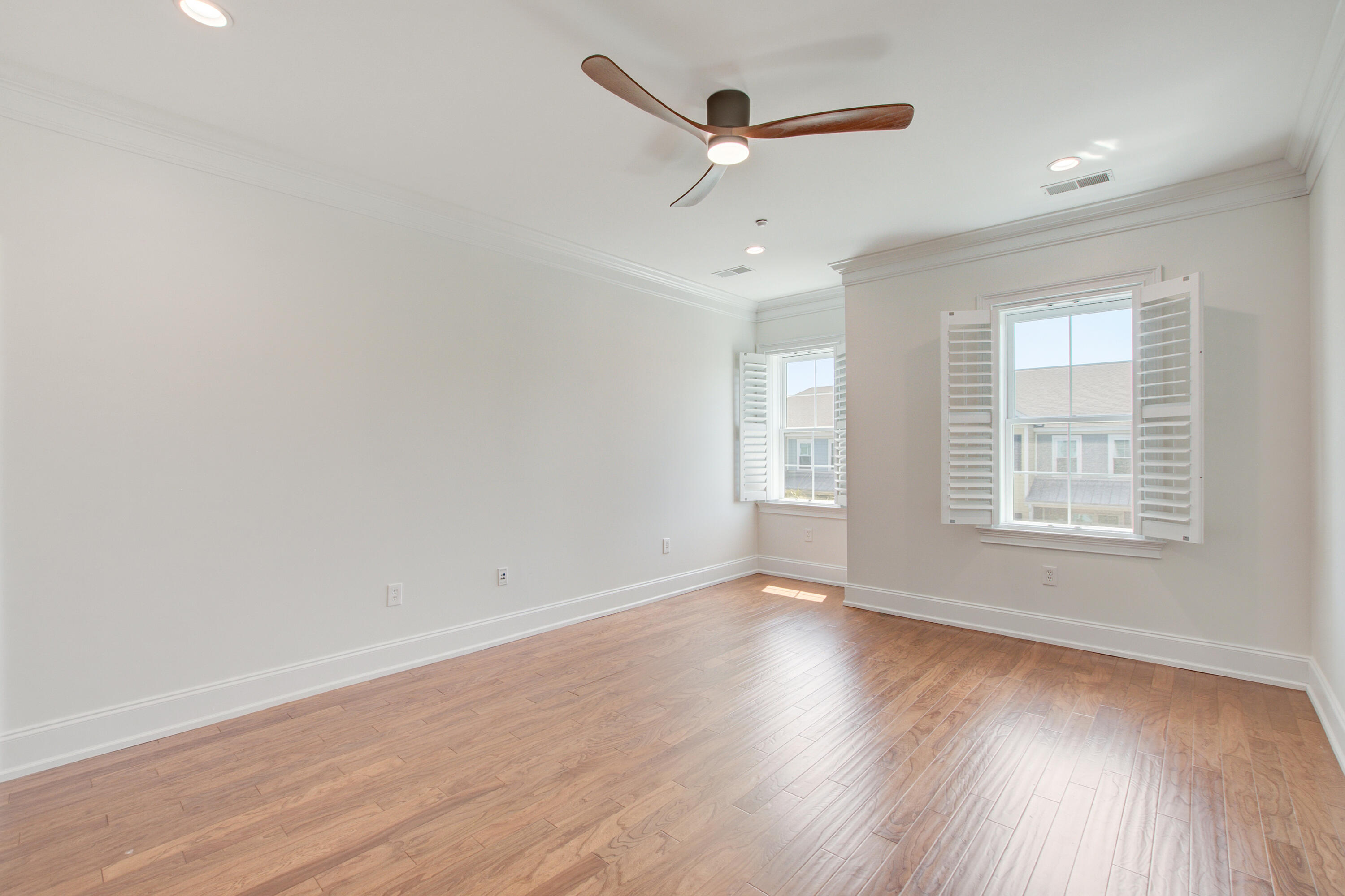 656 Coleman Boulevard, Unit 404 Mount Pleasant, SC 29464 - Photo 28 of 38 656 Coleman (30)