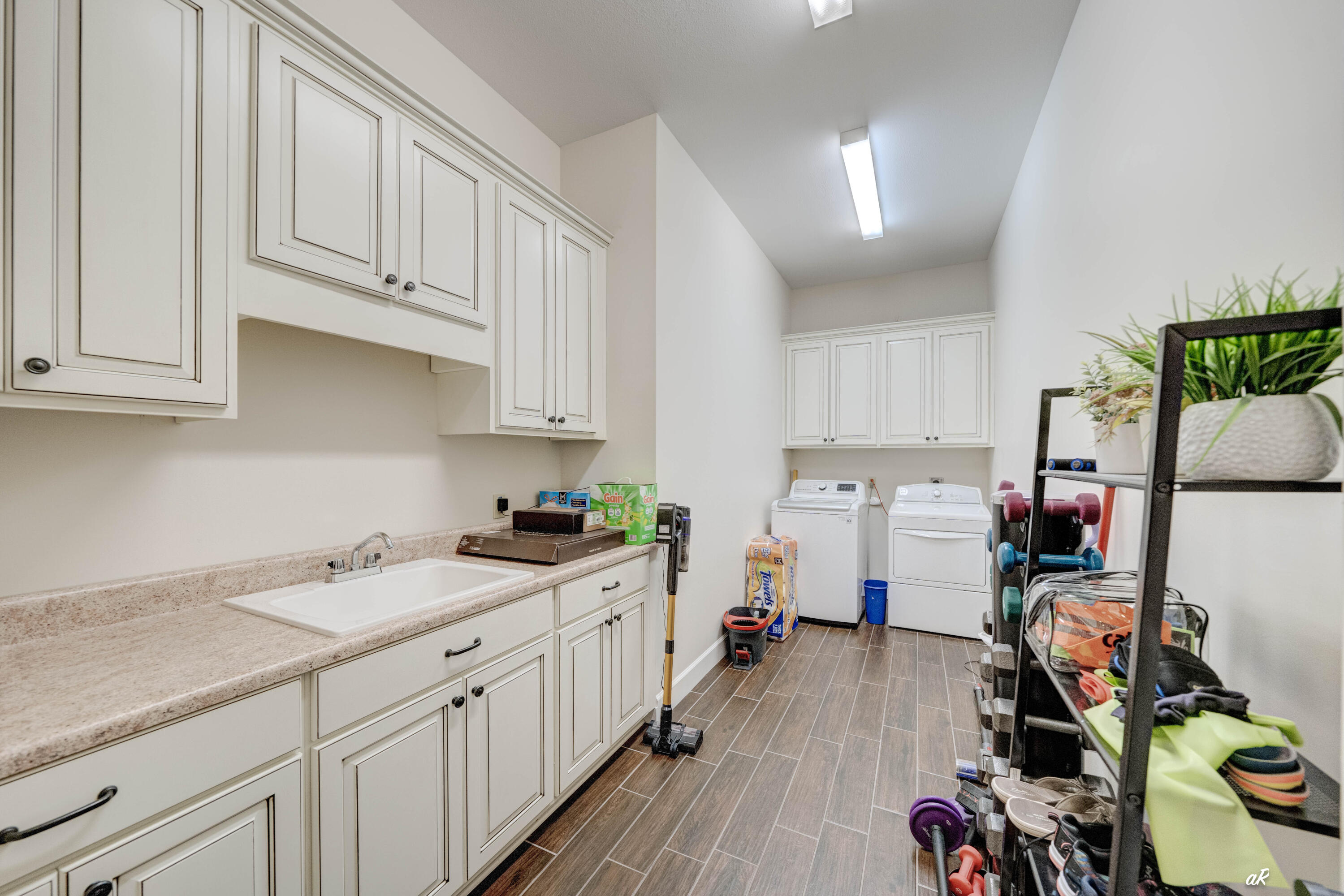 7927 Highpoint Road Panama City, FL 32404 - Photo 24 of 40 Laundry