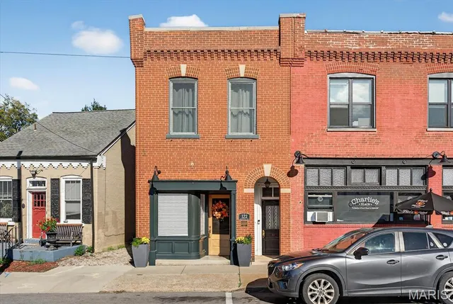 $239,900 | 122 Mascoutah Avenue, Belleville, IL 62220