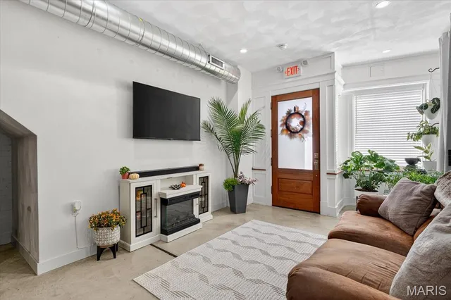 $239,900 | 122 Mascoutah Avenue, Belleville, IL 62220