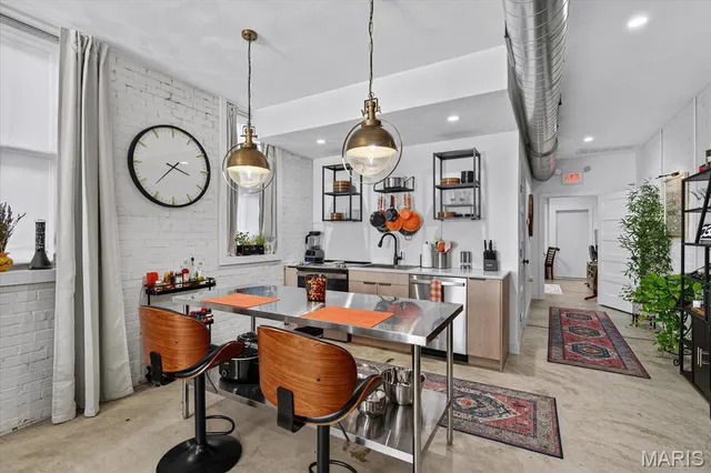 $239,900 | 122 Mascoutah Avenue, Belleville, IL 62220