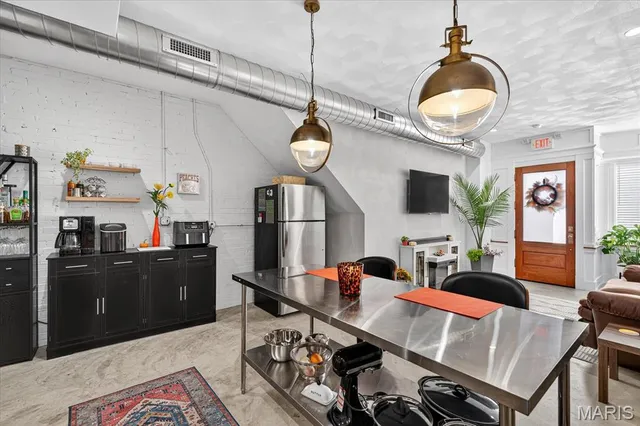 $239,900 | 122 Mascoutah Avenue, Belleville, IL 62220