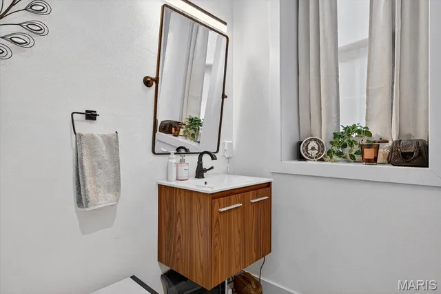 $239,900 | 122 Mascoutah Avenue, Belleville, IL 62220