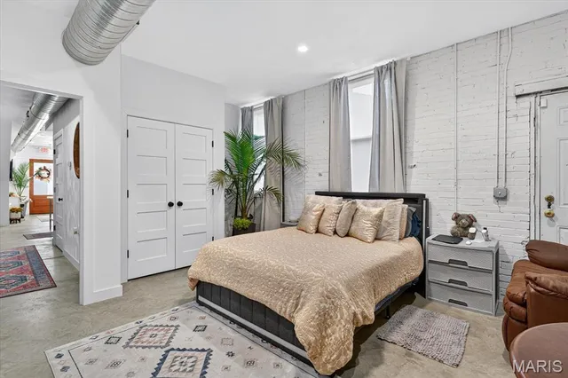 $239,900 | 122 Mascoutah Avenue, Belleville, IL 62220