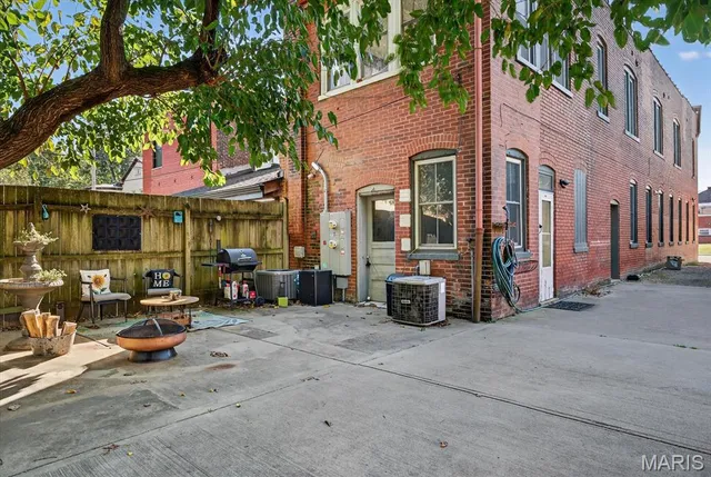 $239,900 | 122 Mascoutah Avenue, Belleville, IL 62220