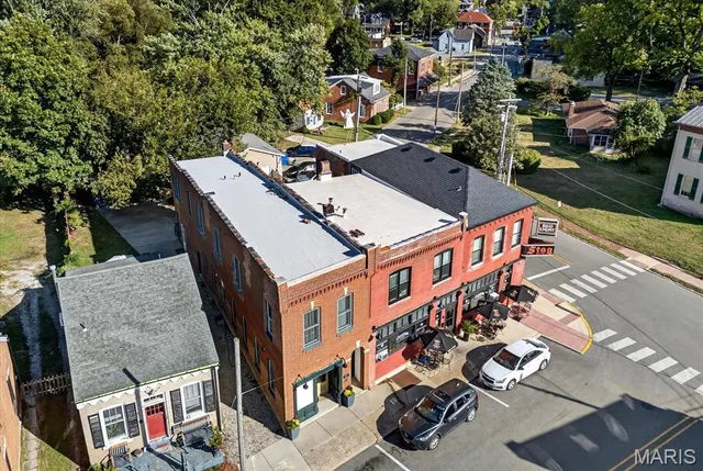 $239,900 | 122 Mascoutah Avenue, Belleville, IL 62220