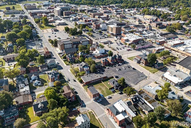 $239,900 | 122 Mascoutah Avenue, Belleville, IL 62220