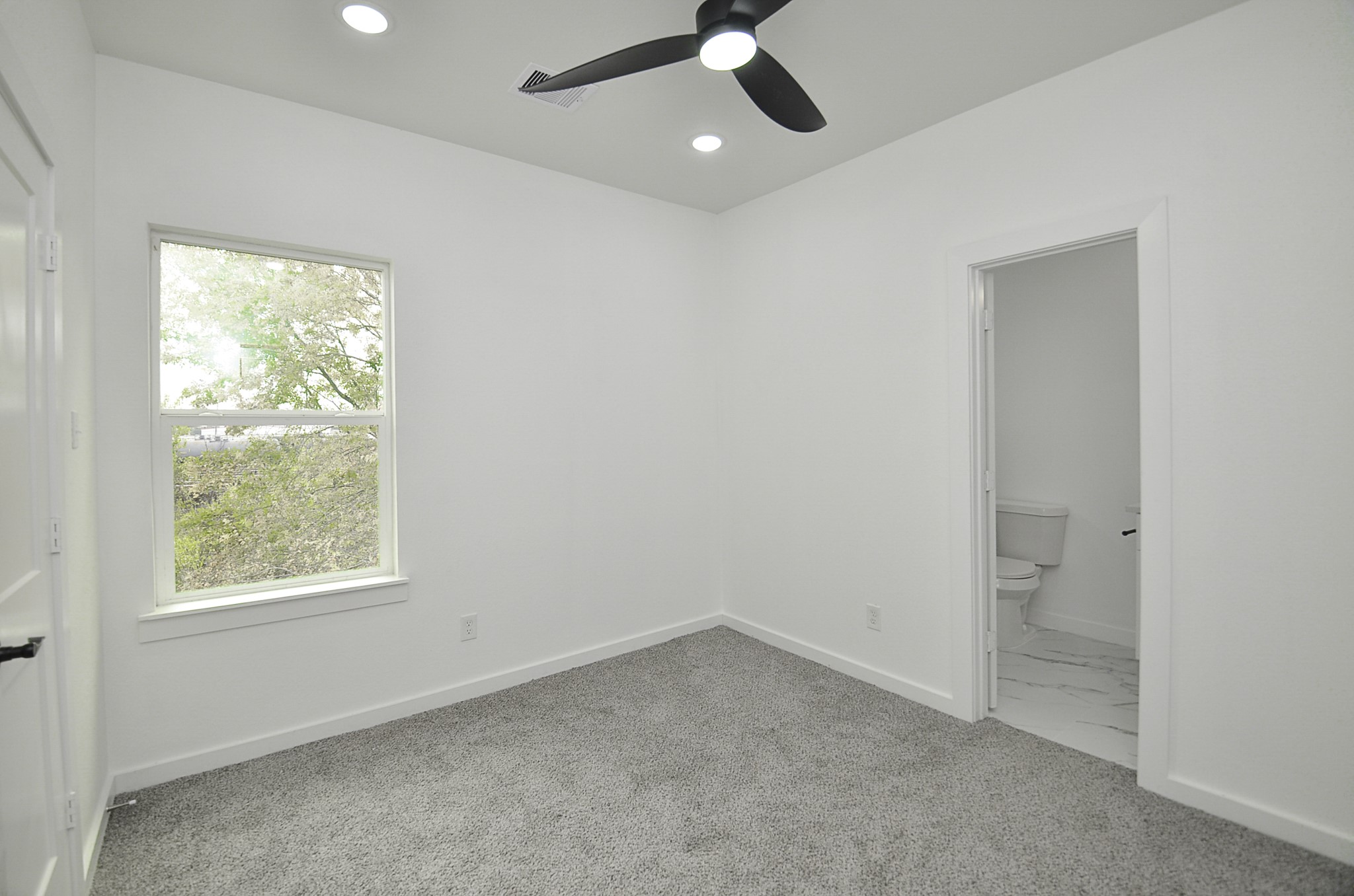 9312 Waller Street Houston, TX 77012 - Photo 12 of 26 a view of an empty room with a window