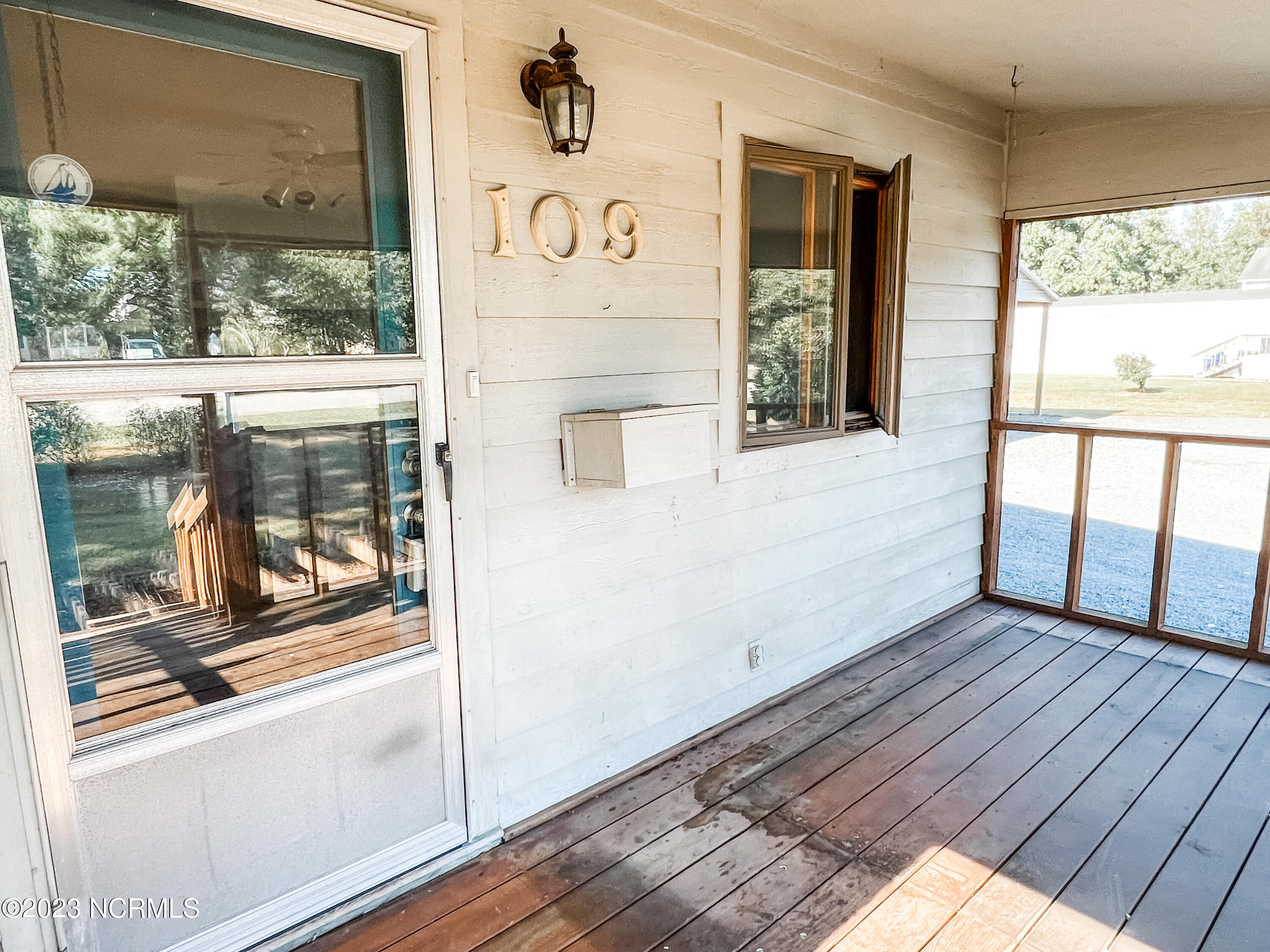 109 Atkinson Point Road Surf City, NC 28445 - Photo 5 of 38 38CFEE63-D0BF-4F22-B185-C92BE514A711
