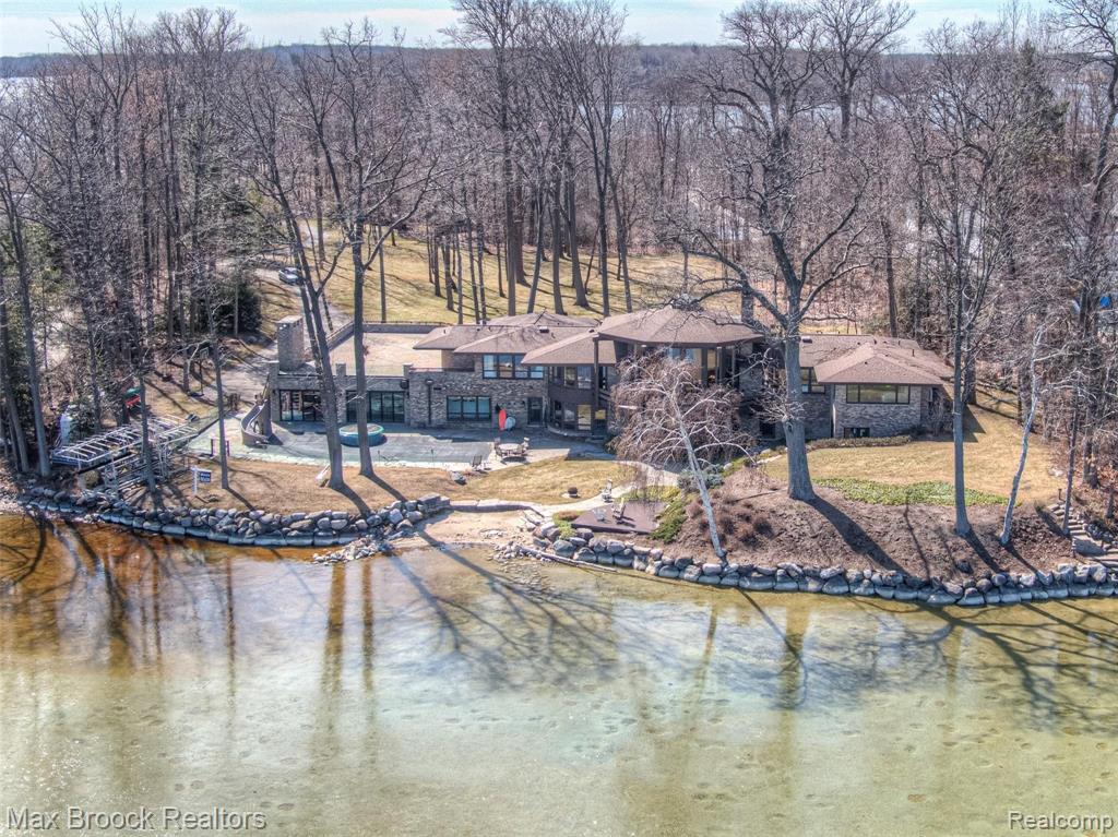 4200 Commerce Road West Bloomfield, MI 48324 - Photo 3 of 41