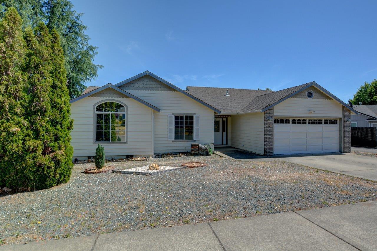 1635 West Harbeck Road Grants Pass, OR 97527 - Photo 4 of 32 DSC_0640_1_2