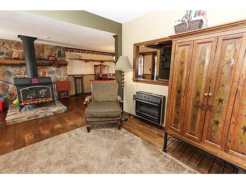 284 Unionville Road Rochester, PA 15074 - Photo 4 of 19 Family Room.