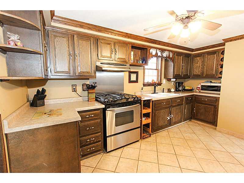 284 Unionville Road Rochester, PA 15074 - Photo 7 of 19 Kitchen.