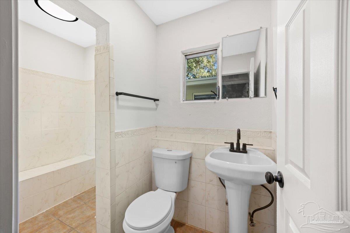 5149 Crestwood Road Pensacola, FL 32503 - Photo 38 of 53 a bathroom with a toilet sink and mirror