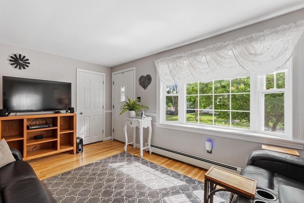 27 Sunset Road Dracut, MA 01826 - Photo 14 of 29