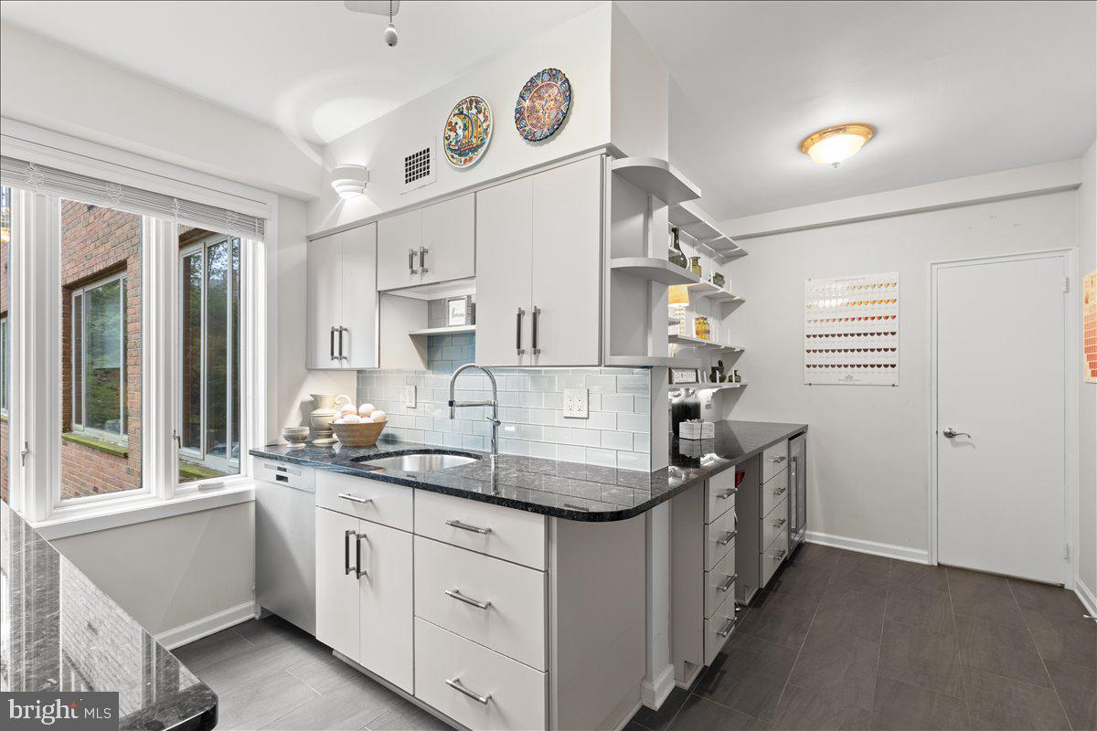 4301 Massachusetts Avenue Northwest, Unit A304 Washington, DC 20016 - Photo 12 of 38 Kitchen