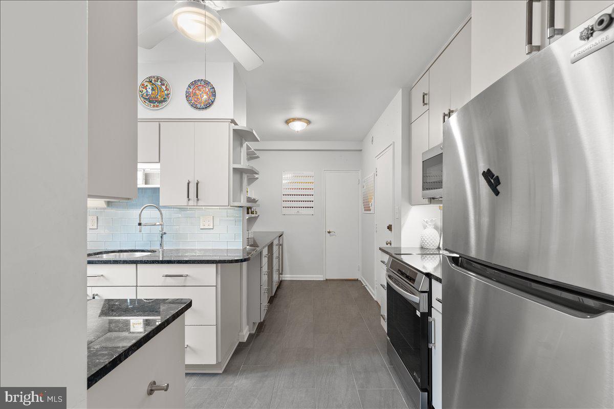 4301 Massachusetts Avenue Northwest, Unit A304 Washington, DC 20016 - Photo 13 of 38 Kitchend