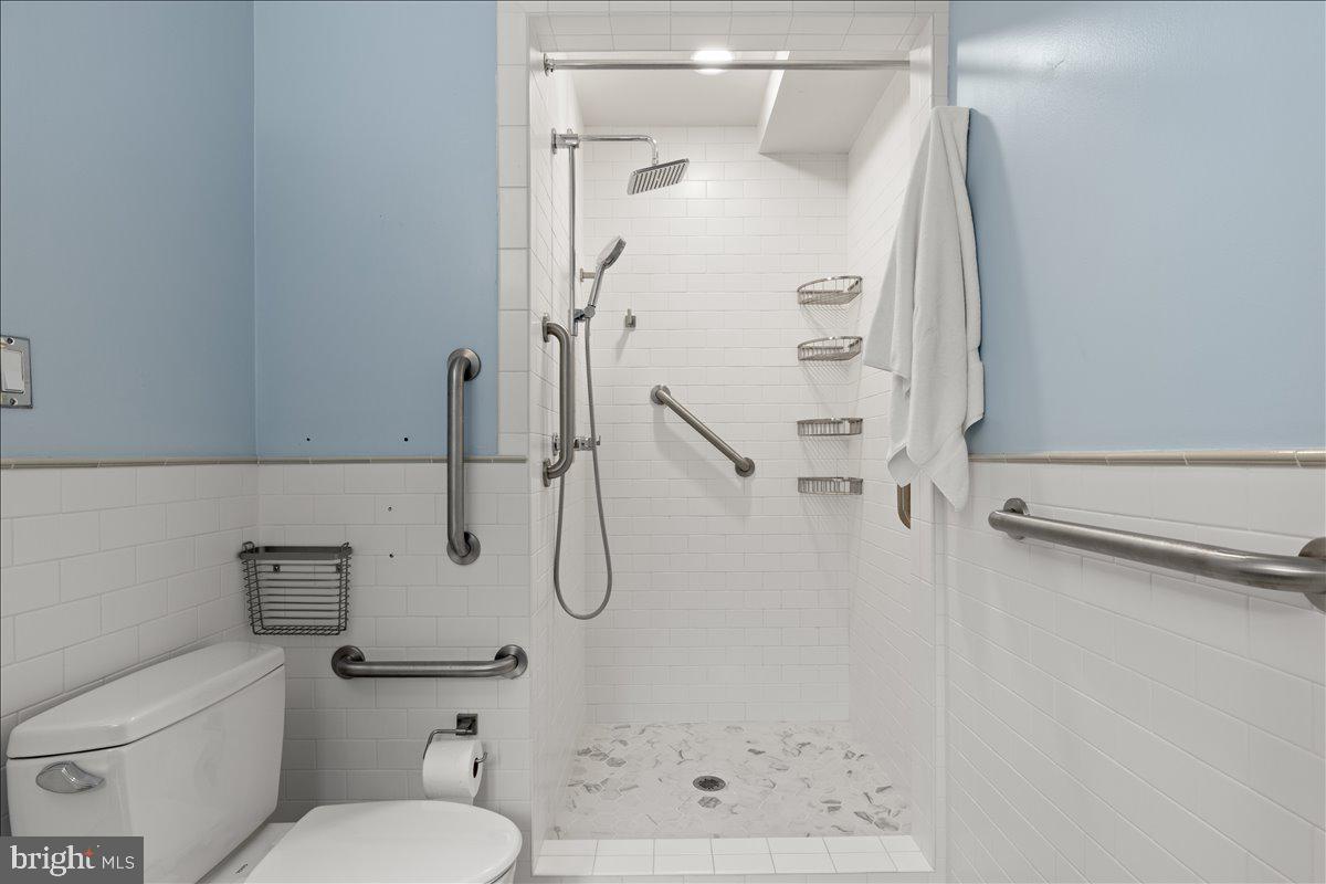 4301 Massachusetts Avenue Northwest, Unit A304 Washington, DC 20016 - Photo 21 of 38 Primary Bath