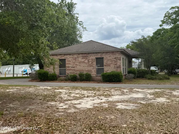 $1,575 | 4294 Popp's Ferry Road, D'Iberville, MS 39540