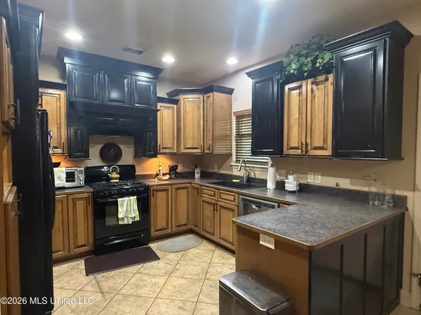 $1,575 | 4294 Popp's Ferry Road, D'Iberville, MS 39540