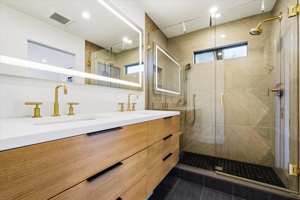 2720 El Prado Road Santa Barbara, CA 93105 - Photo 12 of 33 Primary Bath