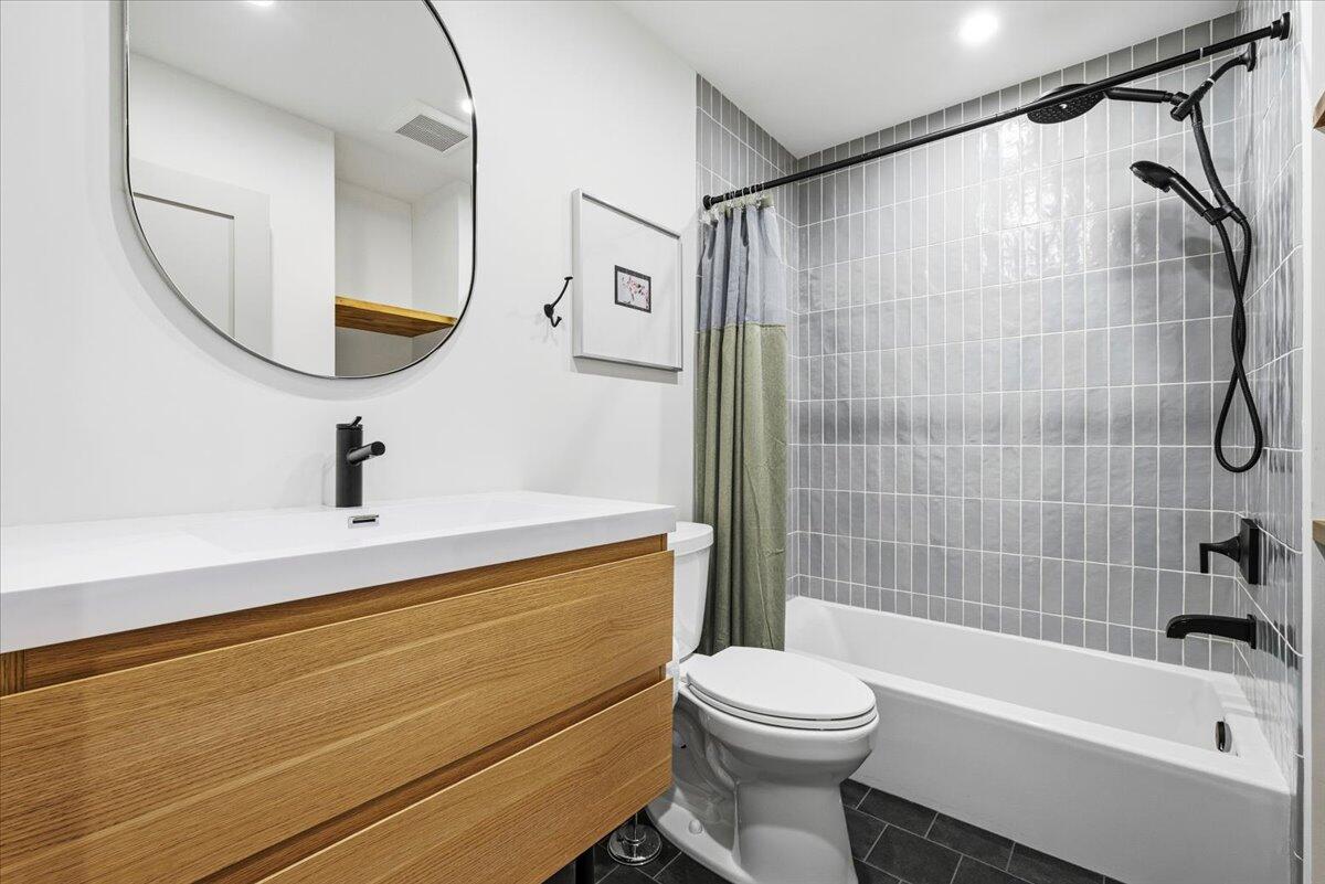 2720 El Prado Road Santa Barbara, CA 93105 - Photo 16 of 33 Bath 2 (Hall)