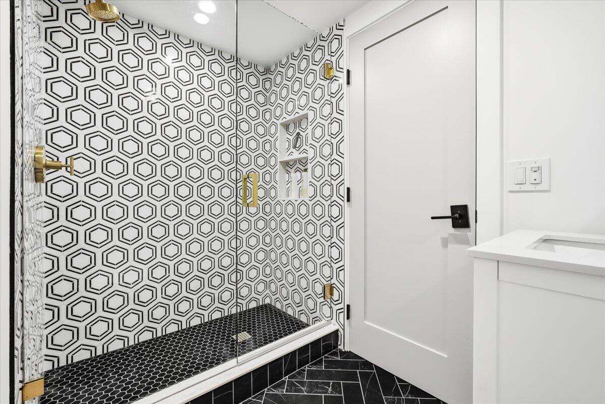 2720 El Prado Road Santa Barbara, CA 93105 - Photo 19 of 33 Bath 3 (JADU Downstairs)