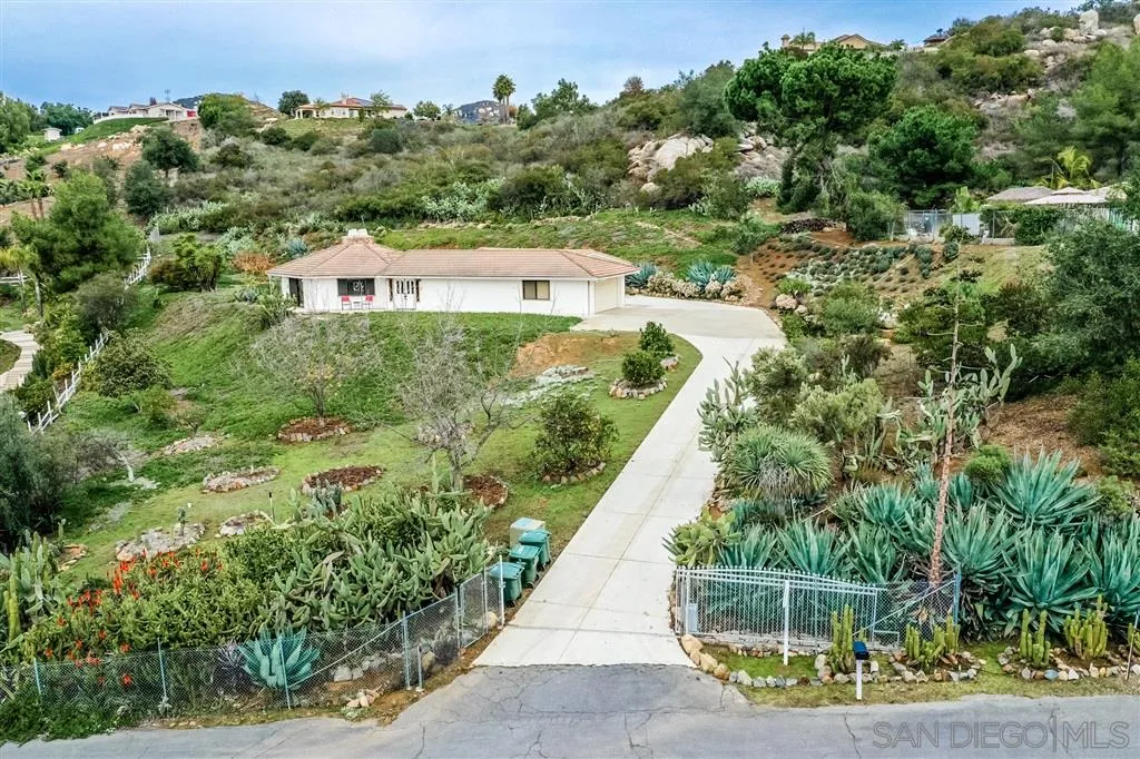 25560 Rua Michelle Escondido, CA 92026 - Photo 3 of 25 Gallery Image 3