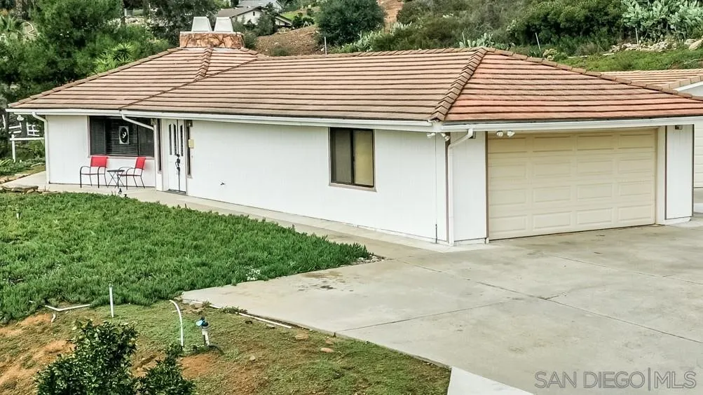 25560 Rua Michelle Escondido, CA 92026 - Photo 4 of 25 Gallery Image 4