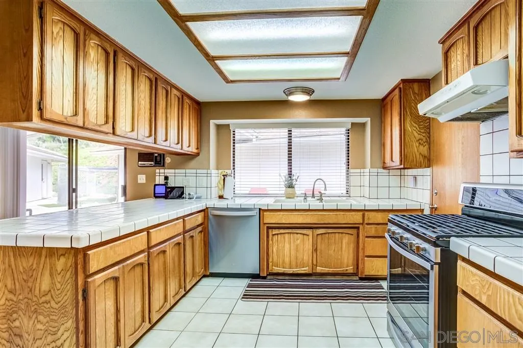 25560 Rua Michelle Escondido, CA 92026 - Photo 9 of 25 Gallery Image 9