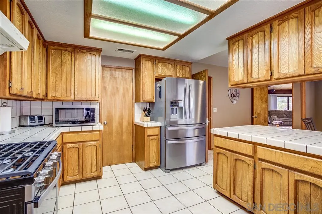 25560 Rua Michelle Escondido, CA 92026 - Photo 10 of 25 Gallery Image 10