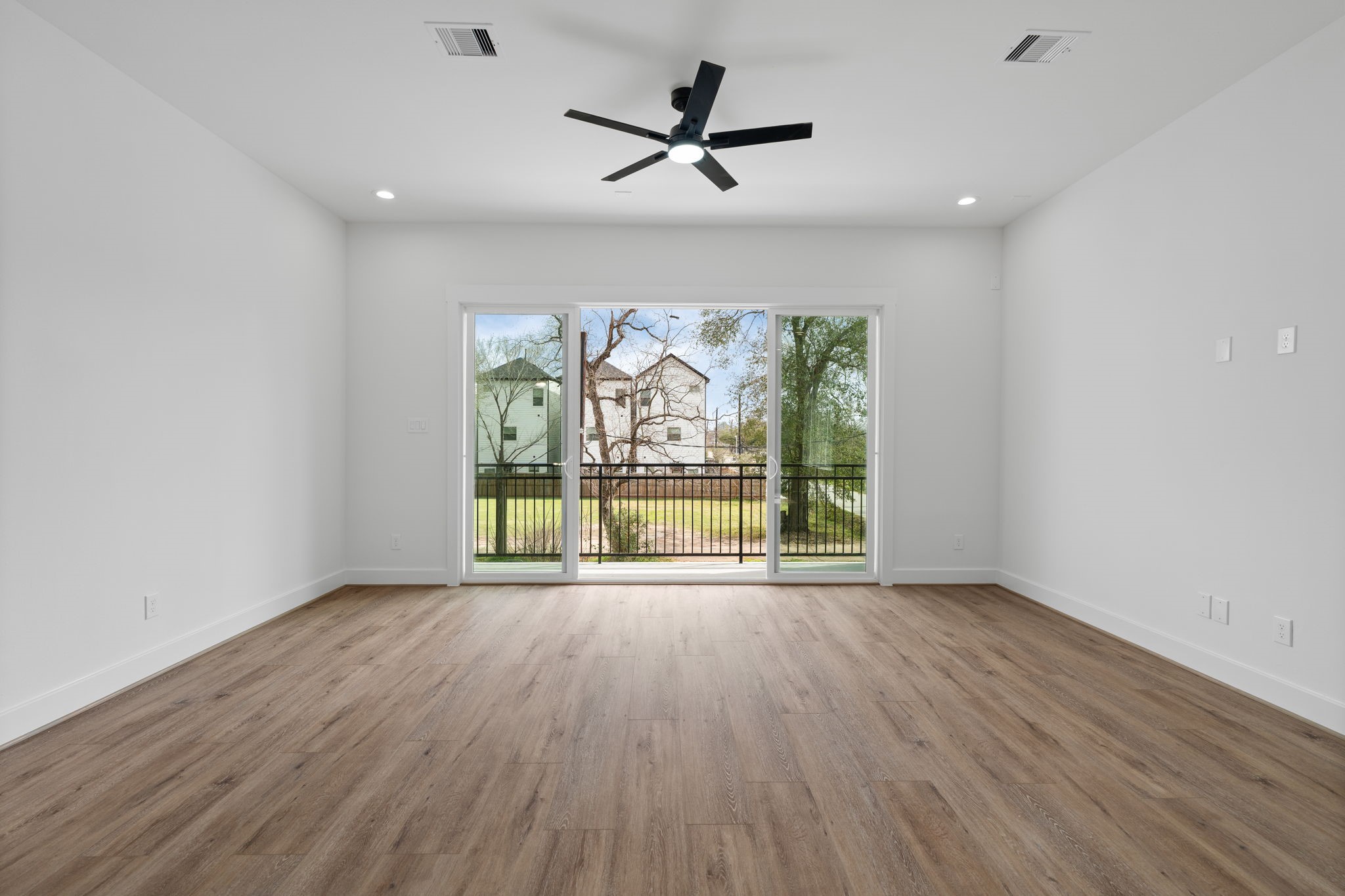 826 Curtin Street, Unit F Houston, TX 77018 - Photo 15 of 37 wooden floor in an empty room with a window
